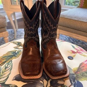 Kid’s size 8 Ariat Tycoon cowboy boots